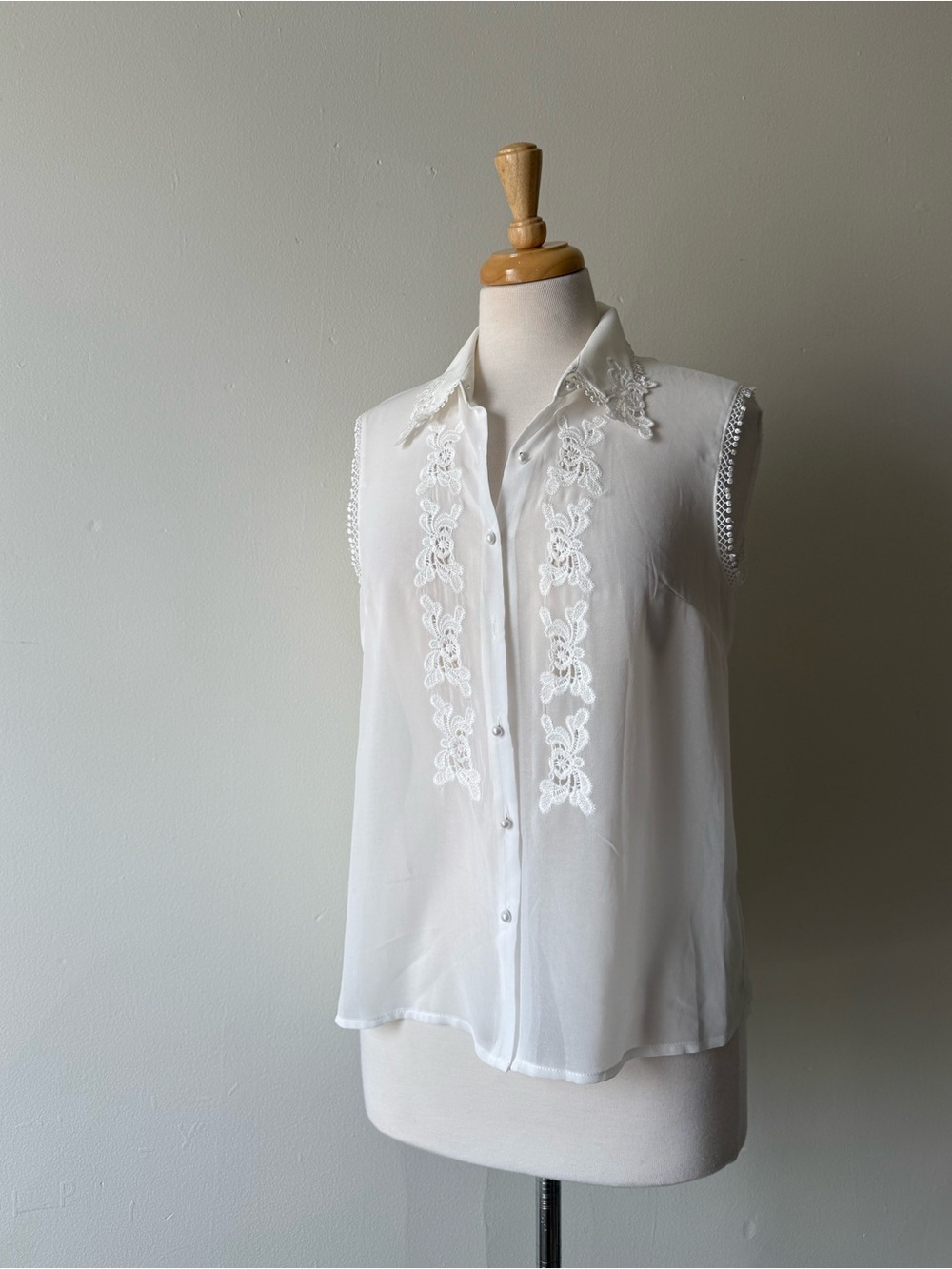 Lapis White Sheer Lace Trim Sleeveless Blouse Size L - Picture 1 of 8